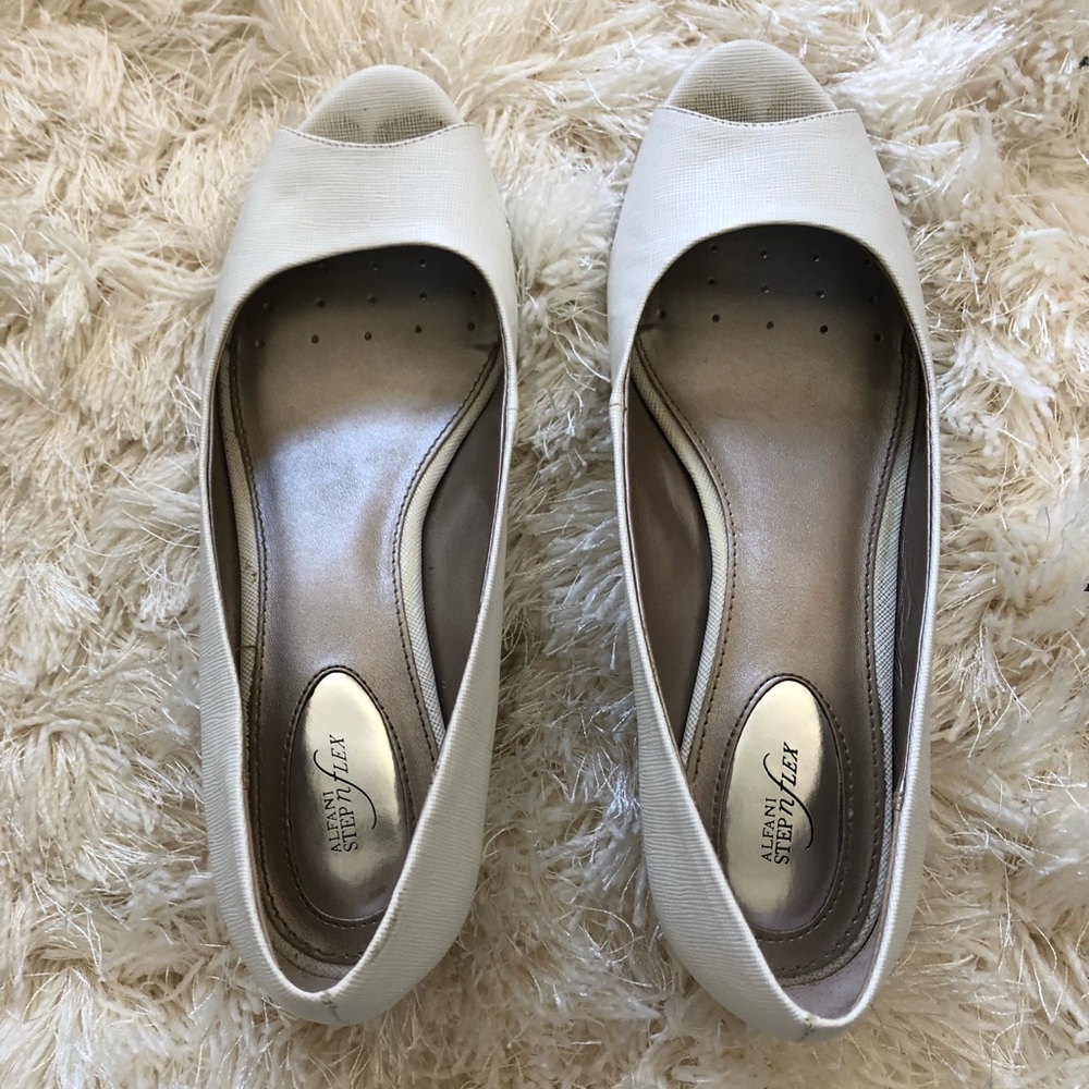 Good Condition - Alfani step n flex 8w